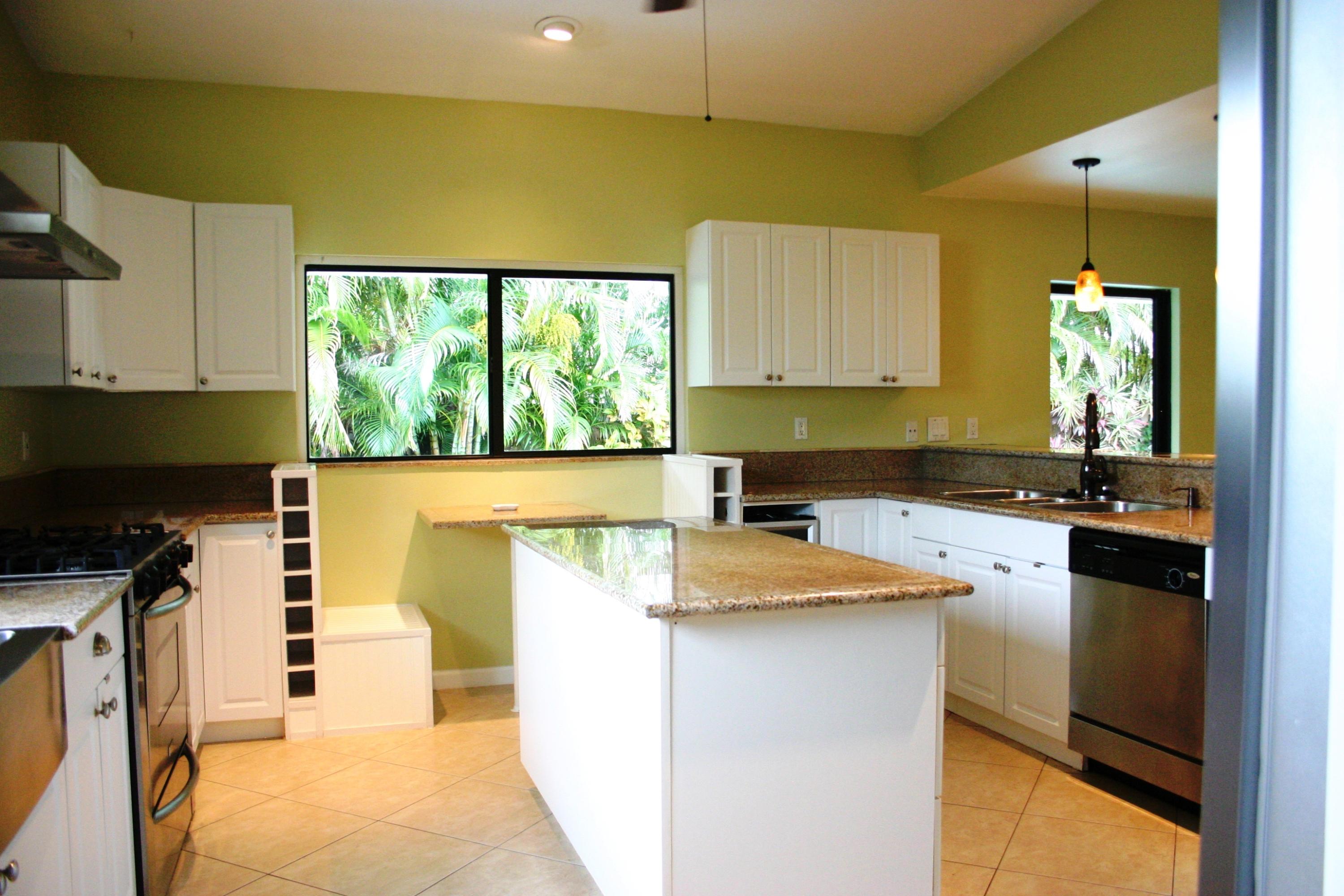 71 Laredo Lane Boca Raton, FL 33487 - Photo 6 of 23 158