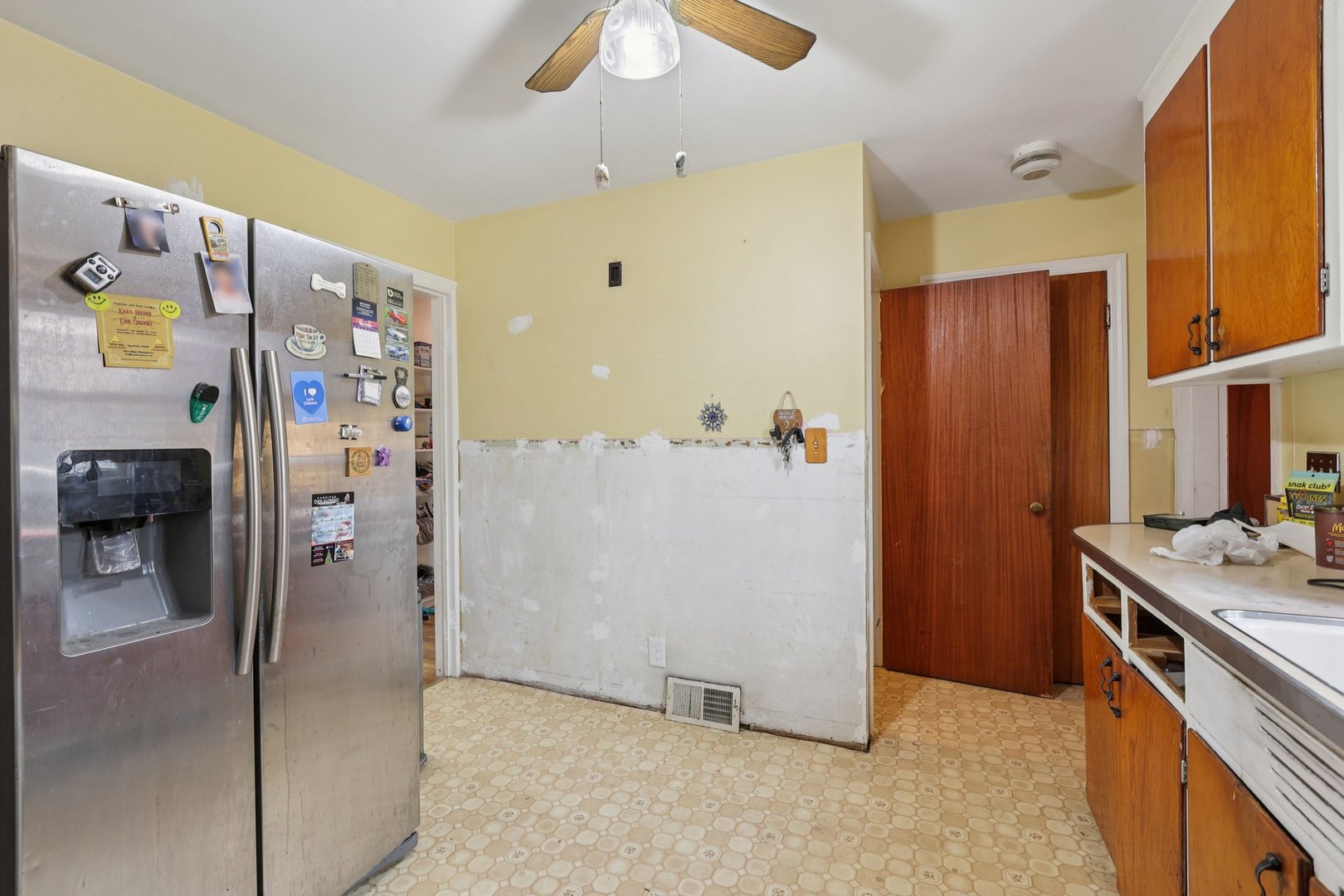 136 Hubbard Court Wauconda, IL 60084 - Photo 14 of 35 a view of a hallway to rooms
