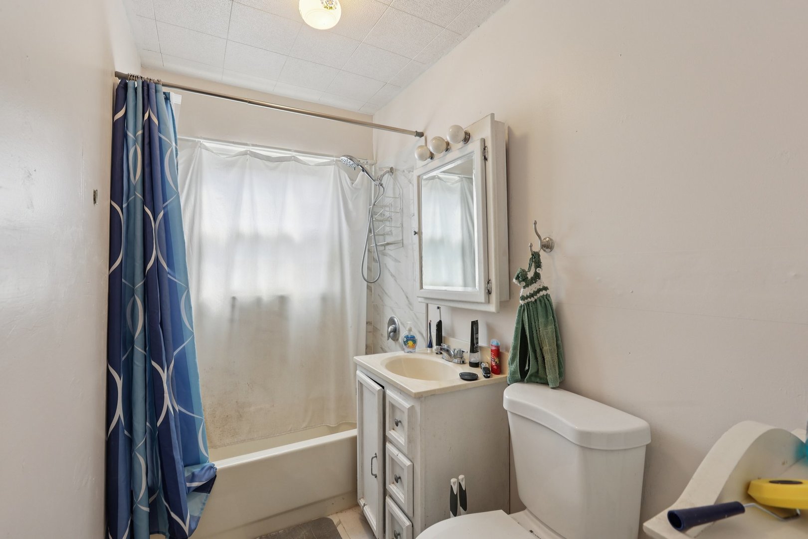 136 Hubbard Court Wauconda, IL 60084 - Photo 18 of 35 a bathroom with a sink toilet and shower