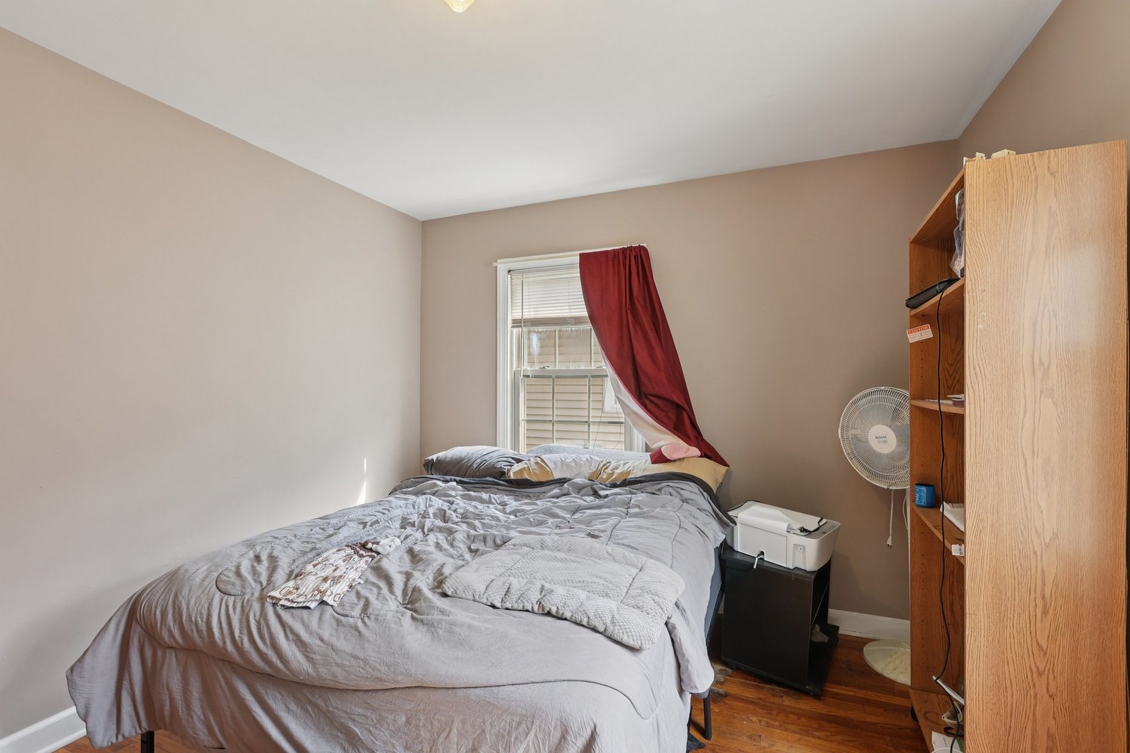 136 Hubbard Court Wauconda, IL 60084 - Photo 21 of 35 a bed sitting in a bedroom next to a window