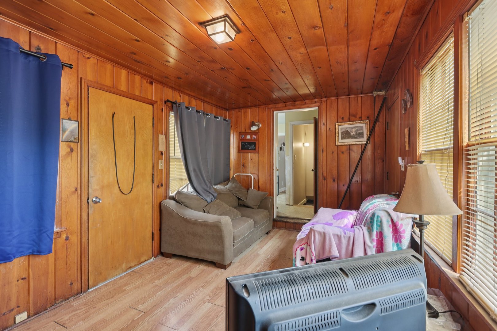 136 Hubbard Court Wauconda, IL 60084 - Photo 25 of 35 a living room with furniture a couch and a table