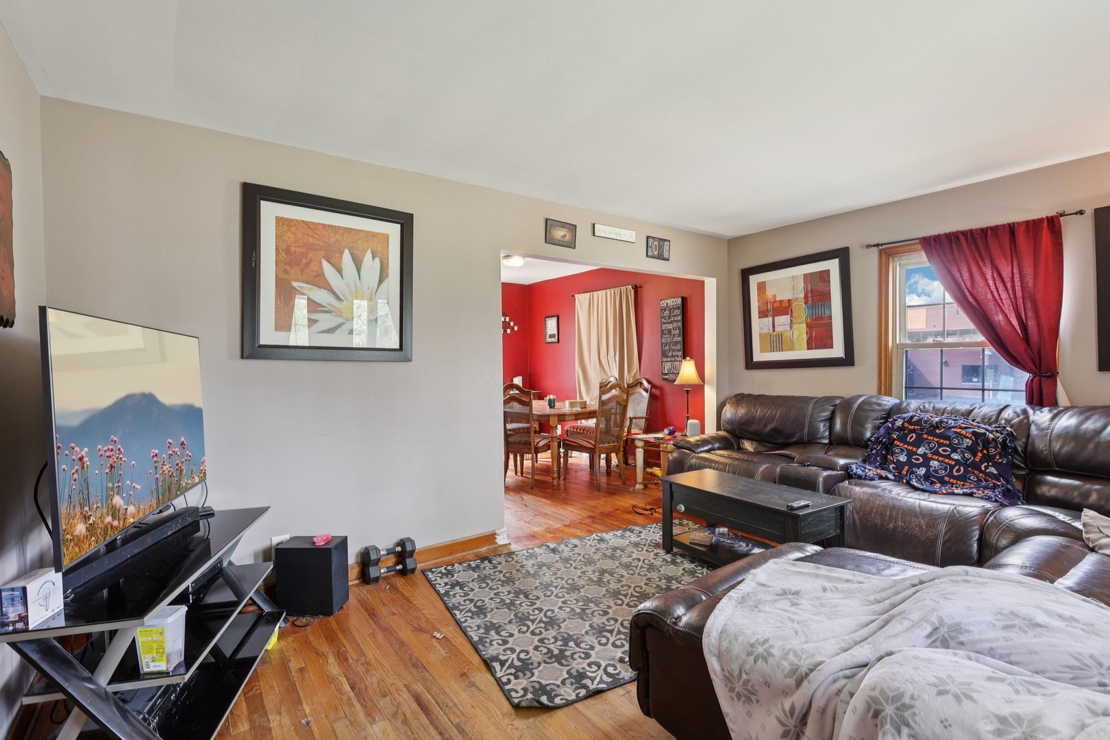 136 Hubbard Court Wauconda, IL 60084 - Photo 7 of 35 a living room with furniture and a flat screen tv
