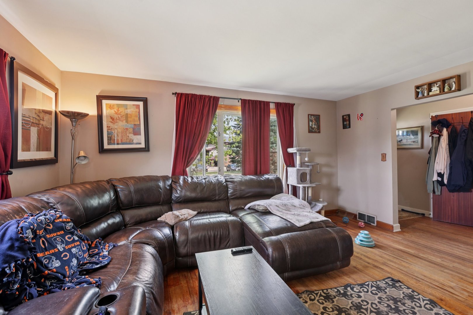 136 Hubbard Court Wauconda, IL 60084 - Photo 9 of 35 a living room with furniture and a window
