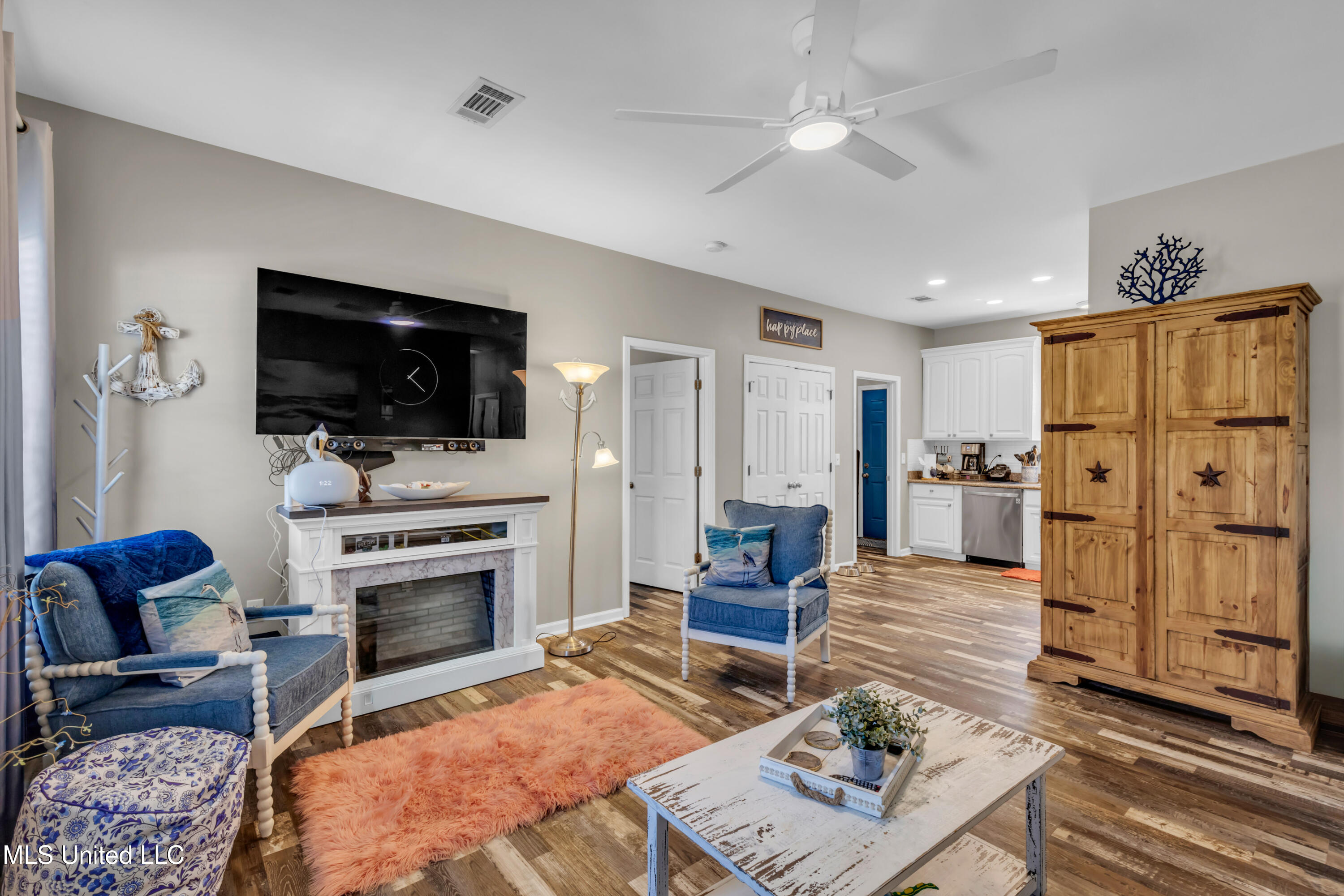 16005 Peach Tree Drive Biloxi, MS 39532 - Photo 6 of 40 16005PeachtreeDr-7