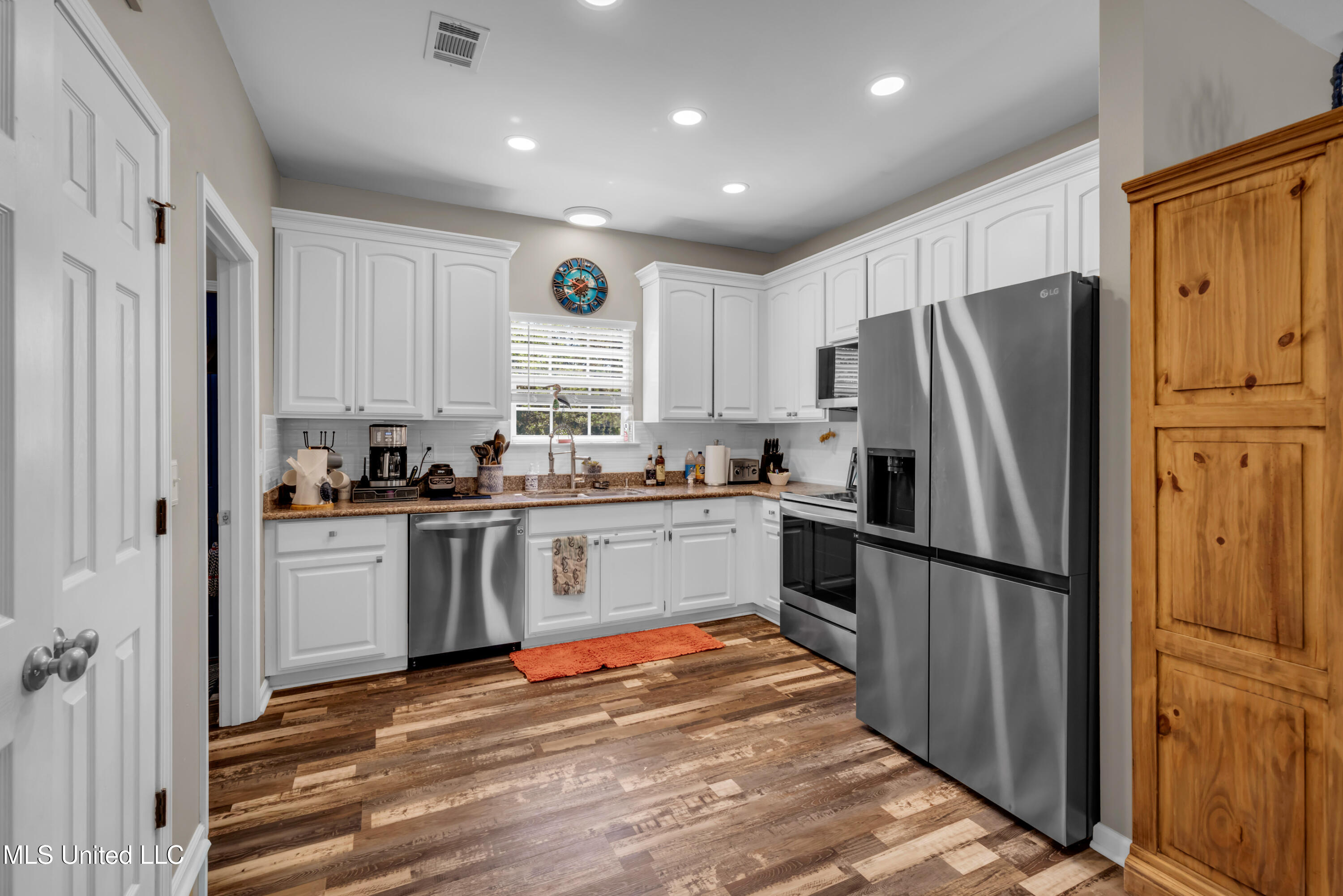 16005 Peach Tree Drive Biloxi, MS 39532 - Photo 9 of 40 16005PeachtreeDr-11