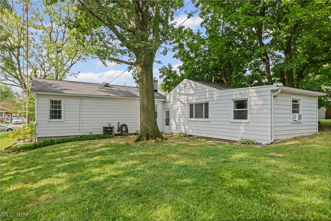 983 Roseland Road Alliance, OH 44601 - Photo 42 of 47 Rear view of property with a lawn