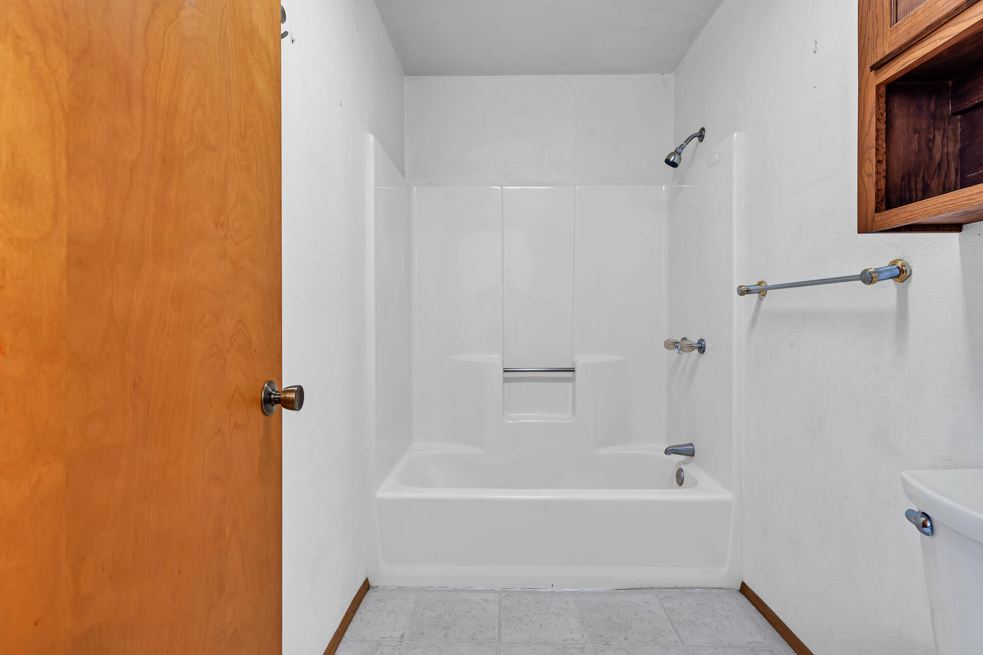 240 D Street Tehama, CA 96090 - Photo 19 of 41 a bathroom with a bathtub