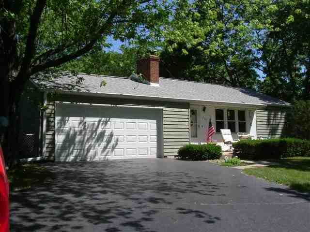 137 East Cherry Ridge Road Peoria, IL 61614 - Photo 1 of 8 Gallery Image 1