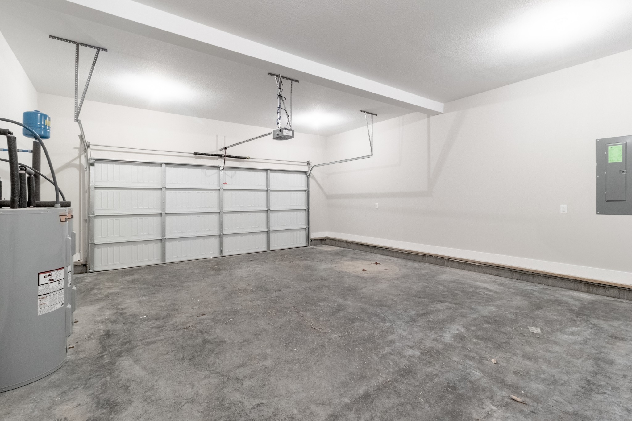 600 Swift Lane Cunningham, TN 37052 - Photo 20 of 38 a view of a garage