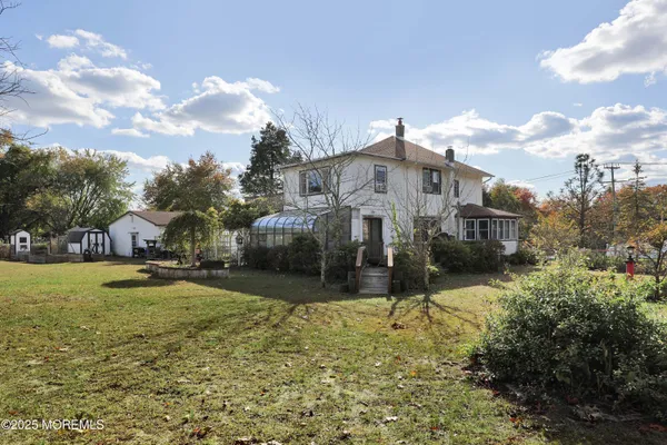 a view of a house with a yard