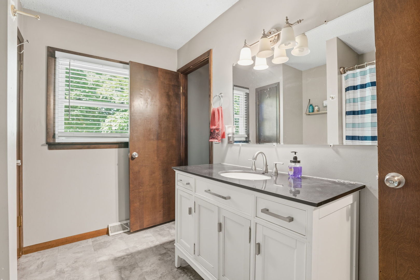 112 Crestview Drive Hamilton, IL 62341 - Photo 7 of 21