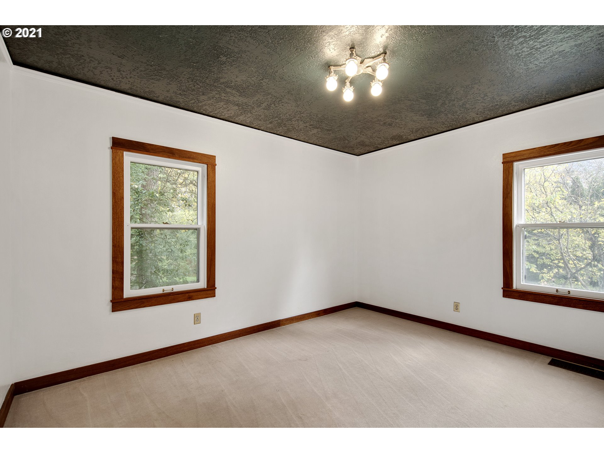 4611 Southwest Maplewood Road Portland, OR 97219 - Photo 13 of 29 Bedroom