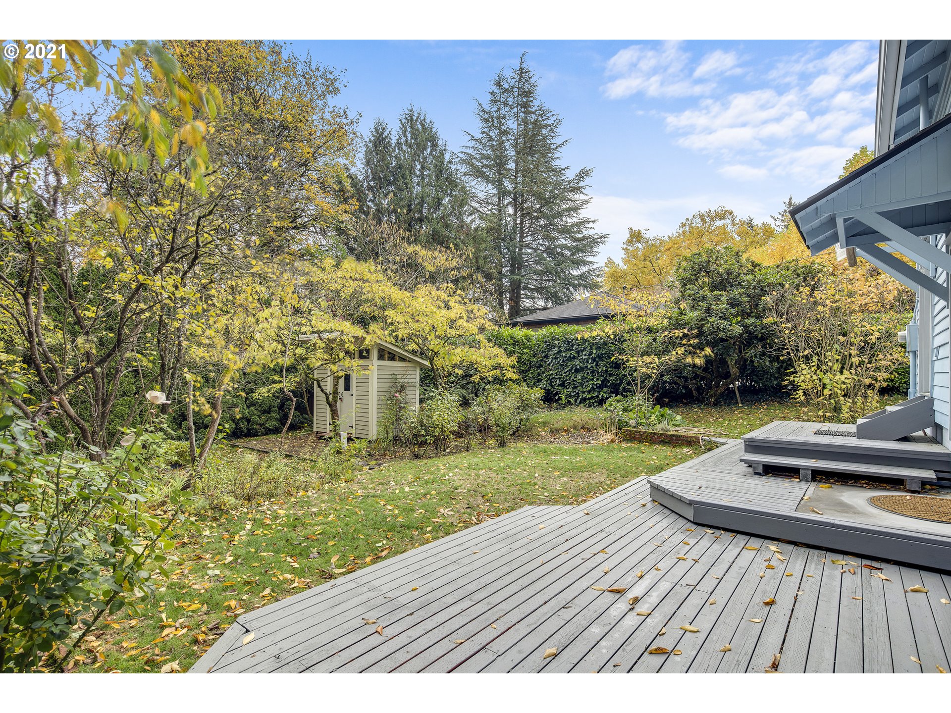 4611 Southwest Maplewood Road Portland, OR 97219 - Photo 23 of 29 Deck