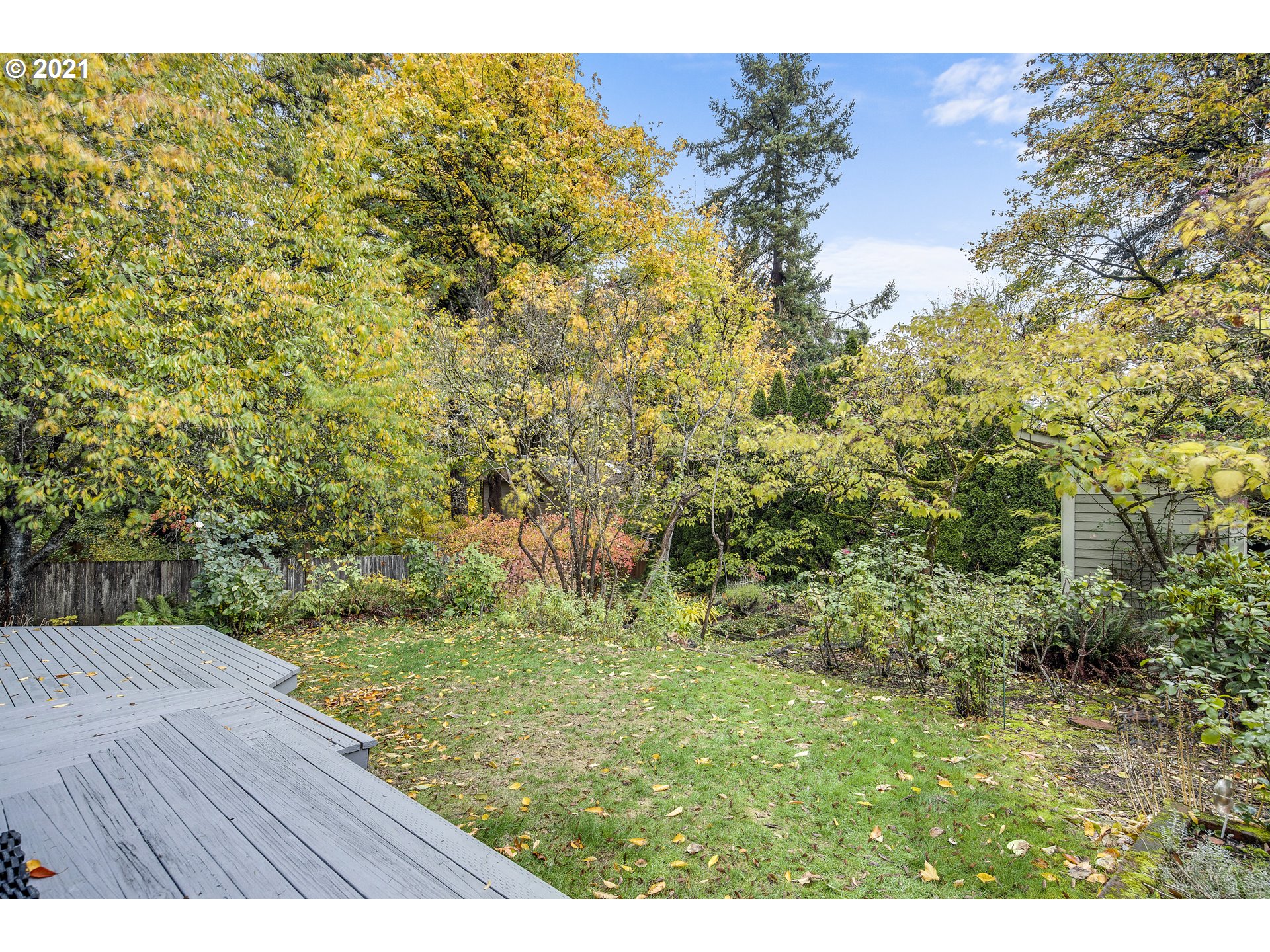4611 Southwest Maplewood Road Portland, OR 97219 - Photo 24 of 29 Backyard