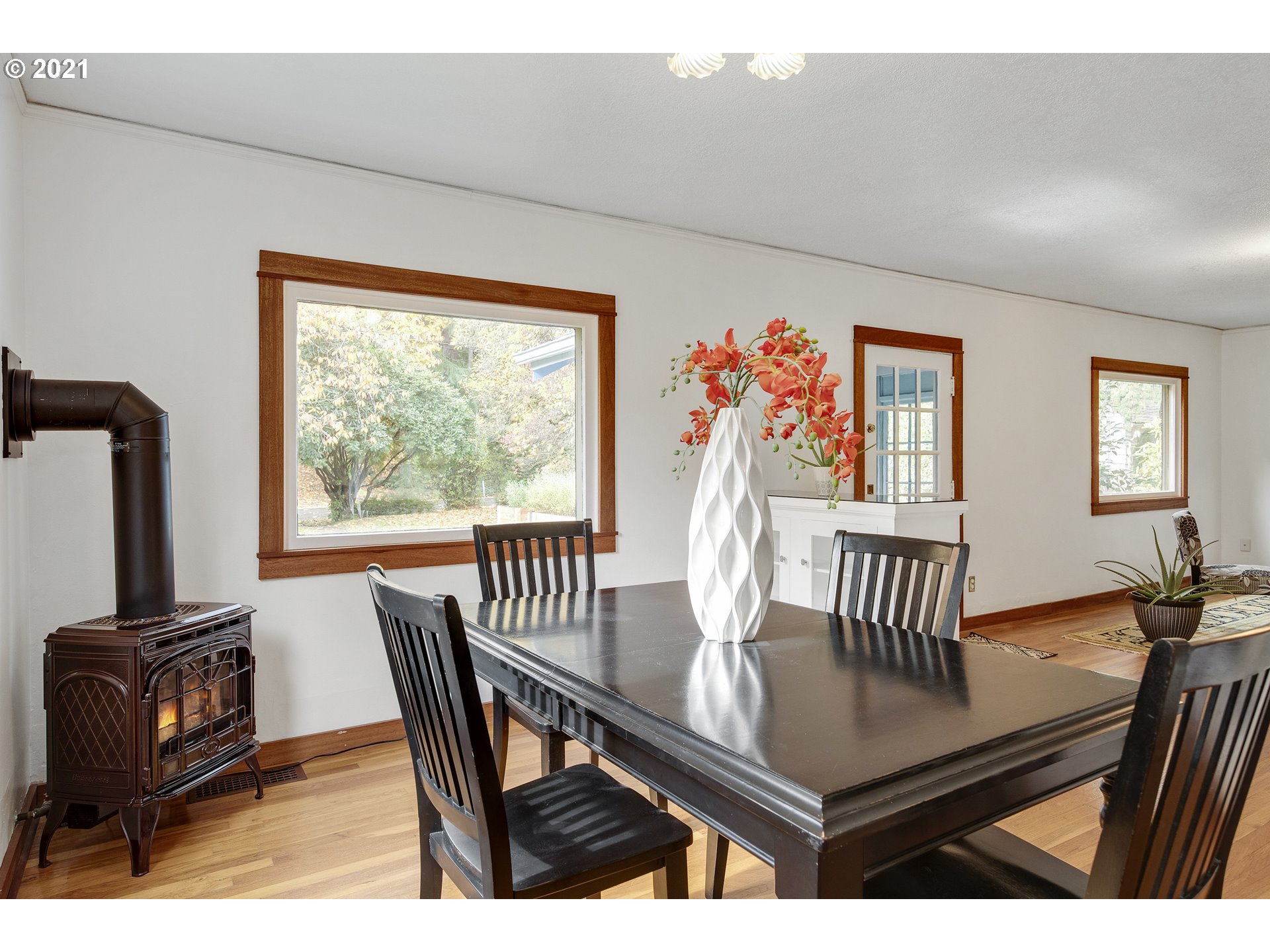 4611 Southwest Maplewood Road Portland, OR 97219 - Photo 10 of 29 Dining Room