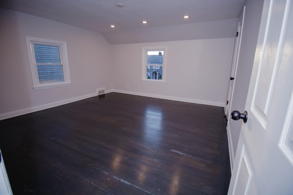 53 Abbott Street Springfield, MA 01118 - Photo 8 of 14 Gallery Image 8