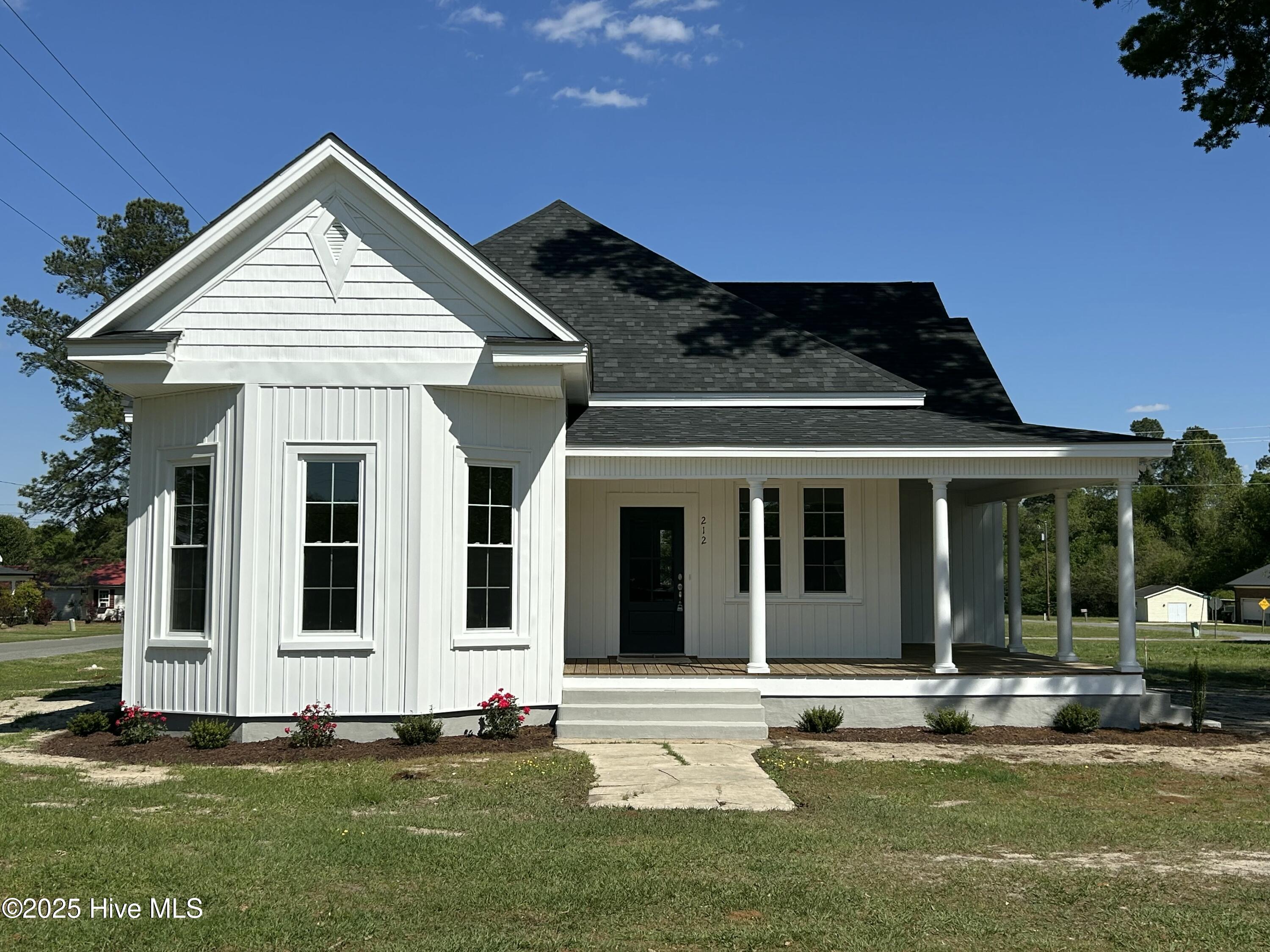 212 North Hill Street Faison, NC 28341 - Photo 1 of 25 Front