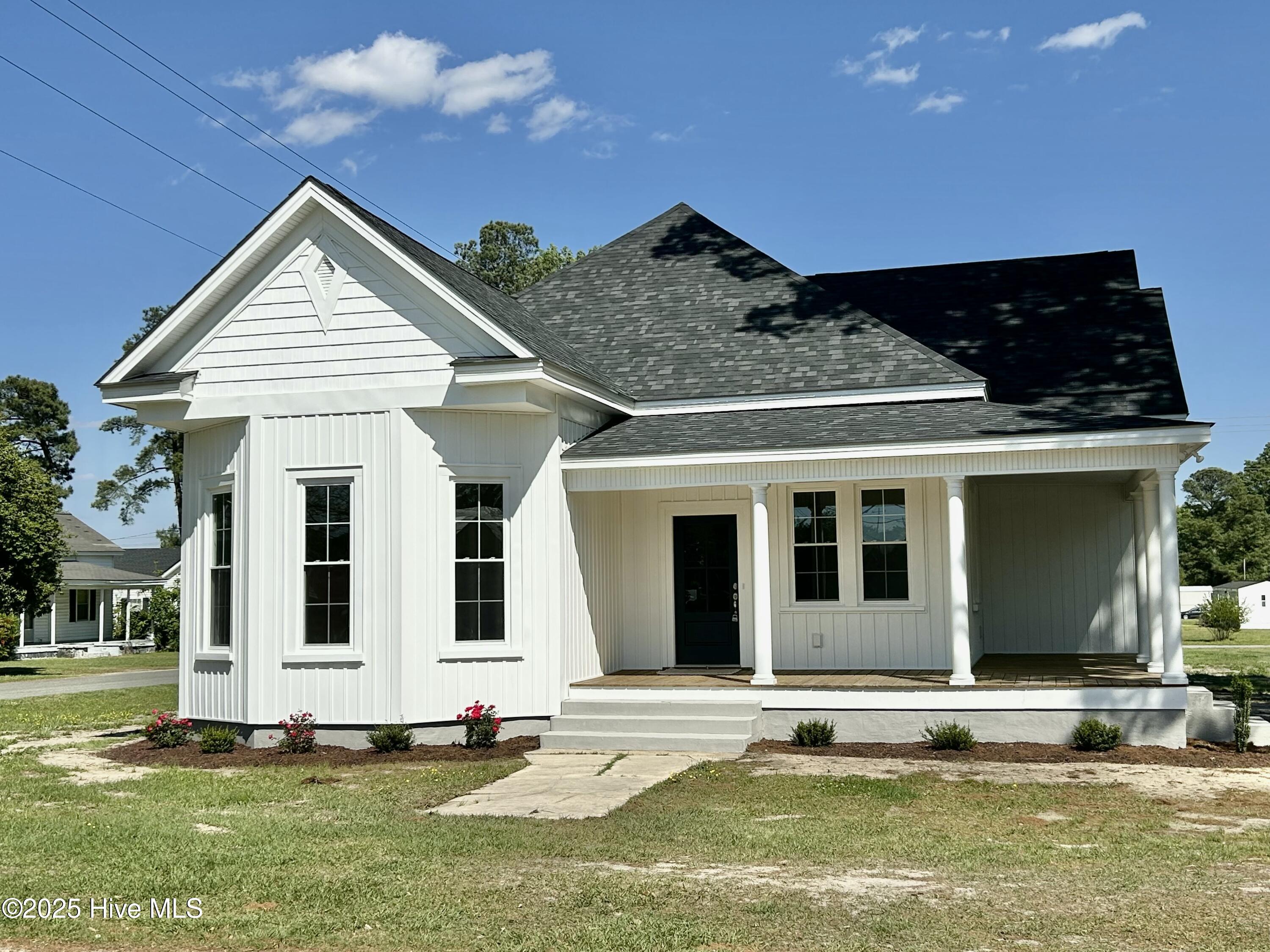 212 North Hill Street Faison, NC 28341 - Photo 14 of 25 Front