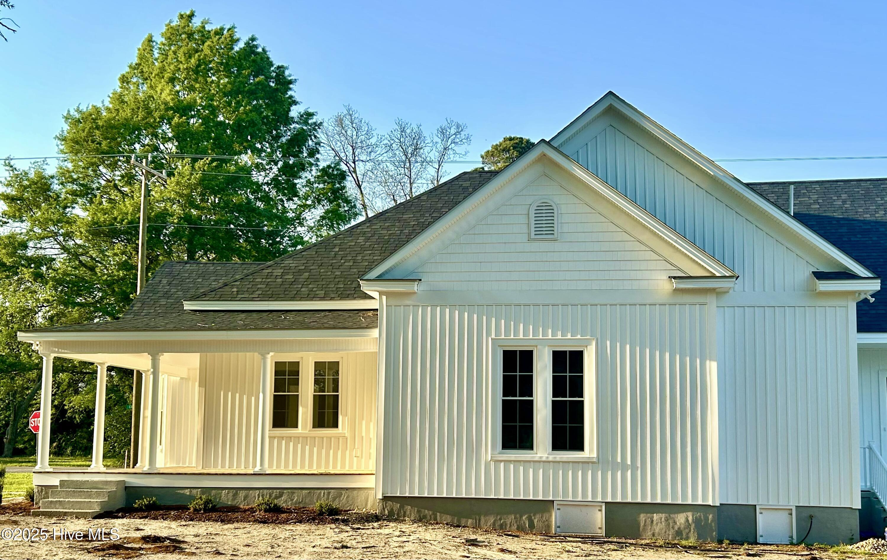 212 North Hill Street Faison, NC 28341 - Photo 16 of 25 Porch/Side right