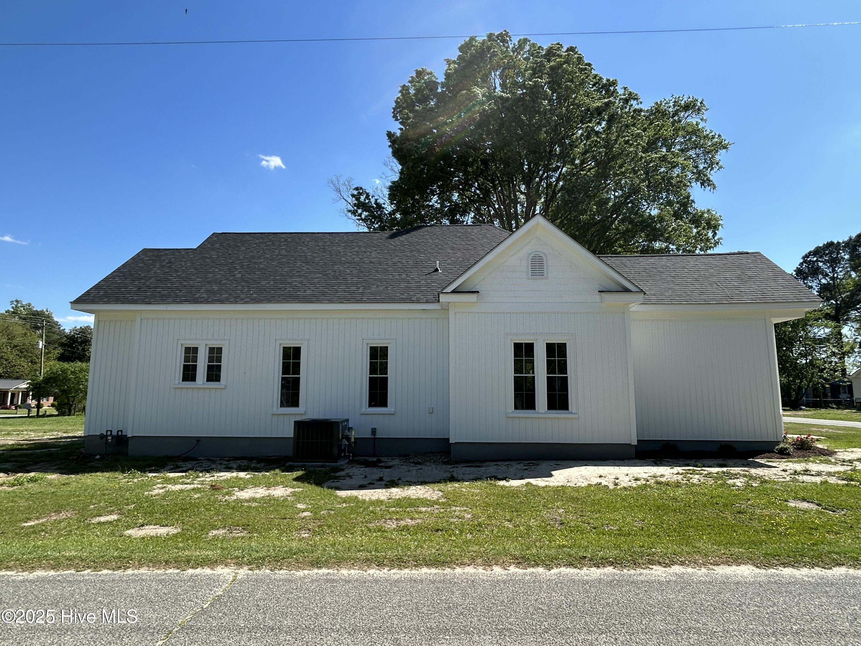 212 North Hill Street Faison, NC 28341 - Photo 19 of 25 Side left