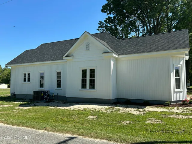 $309,000 | 212 North Hill Street, Faison, NC 28341