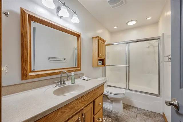 a view of a storage & utility room with washer and dryer