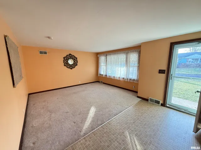 $156,700 | 617 East Eureka Avenue, Eureka, IL 61530