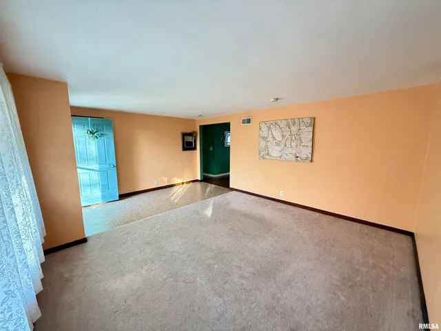 $156,700 | 617 East Eureka Avenue, Eureka, IL 61530