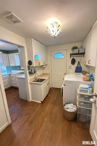 $156,700 | 617 East Eureka Avenue, Eureka, IL 61530