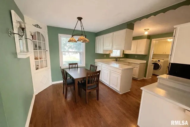 $156,700 | 617 East Eureka Avenue, Eureka, IL 61530