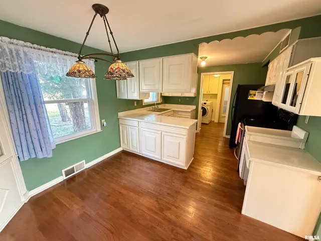 $156,700 | 617 East Eureka Avenue, Eureka, IL 61530