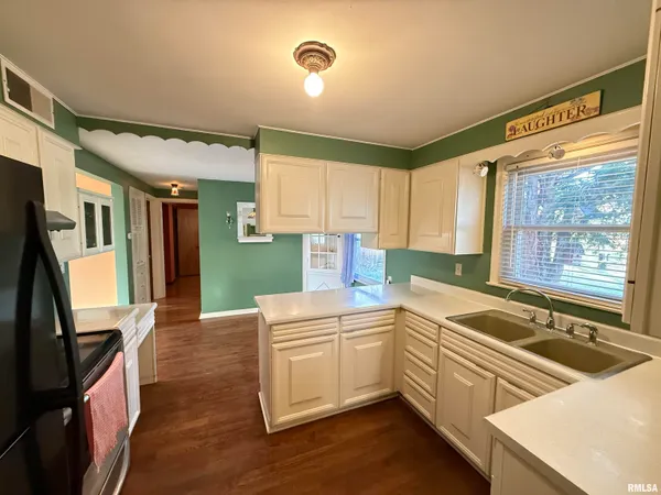 $156,700 | 617 East Eureka Avenue, Eureka, IL 61530