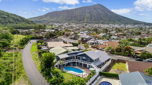 $3,095,000 | 6815 Niumalu Loop, Honolulu, HI 96825