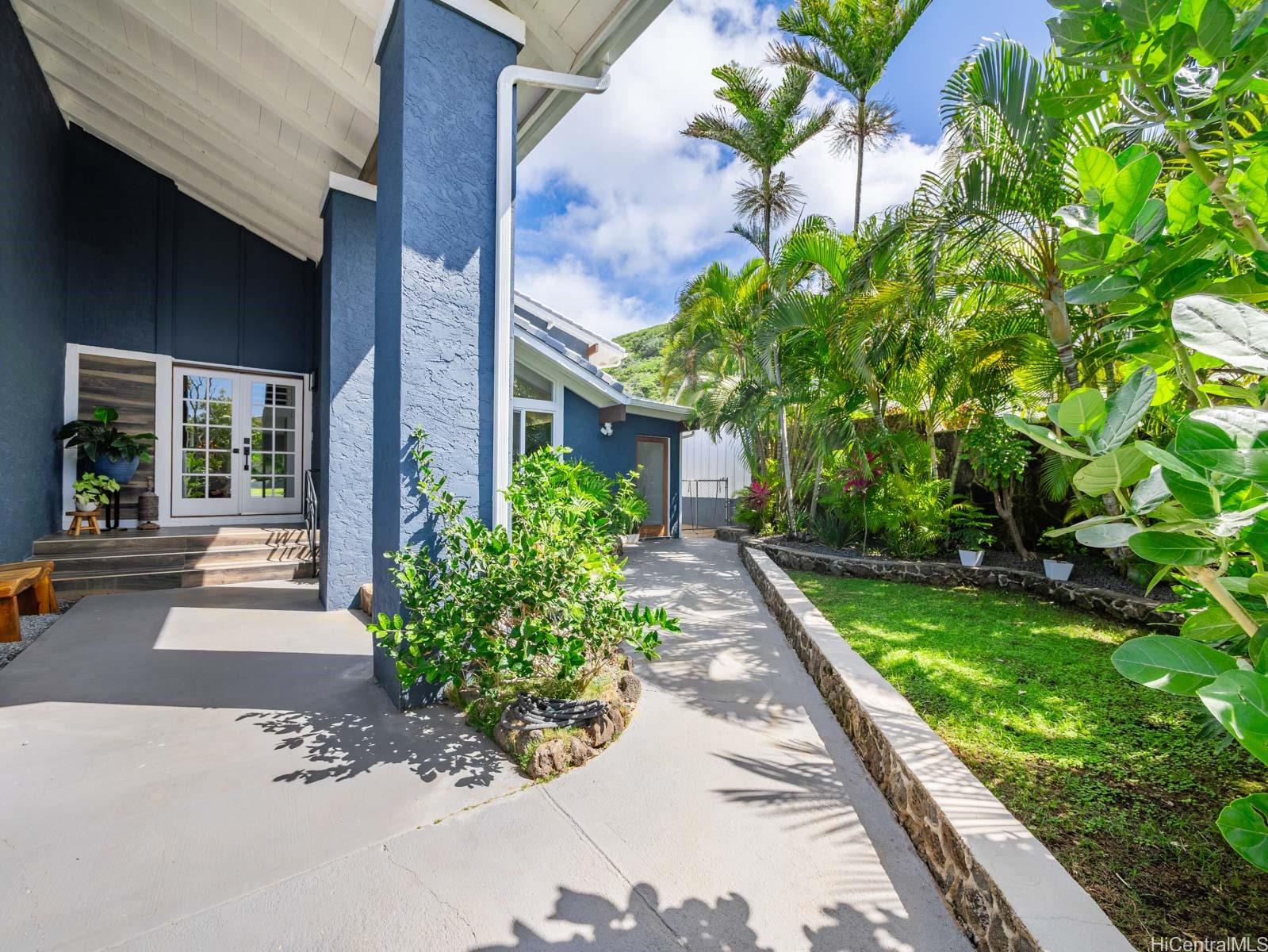 6815 Niumalu Loop Honolulu, HI 96825 - Photo 3 of 25 Covered Main Entry with landscaped yard
