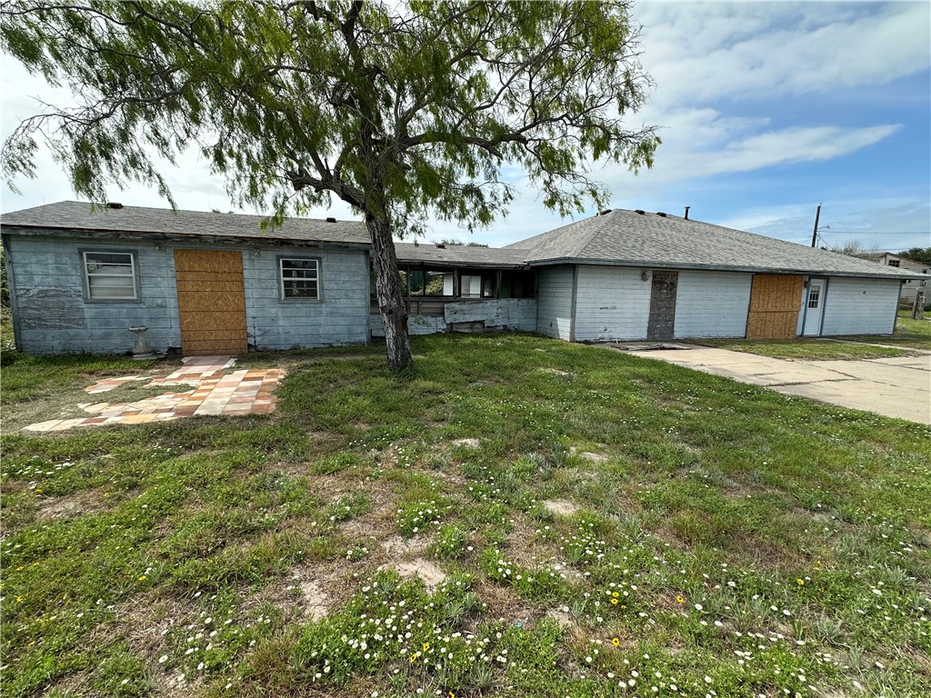 417 Linnet Courts Corpus Christi, TX 78418 - Photo 4 of 20 a view of a house with a yard