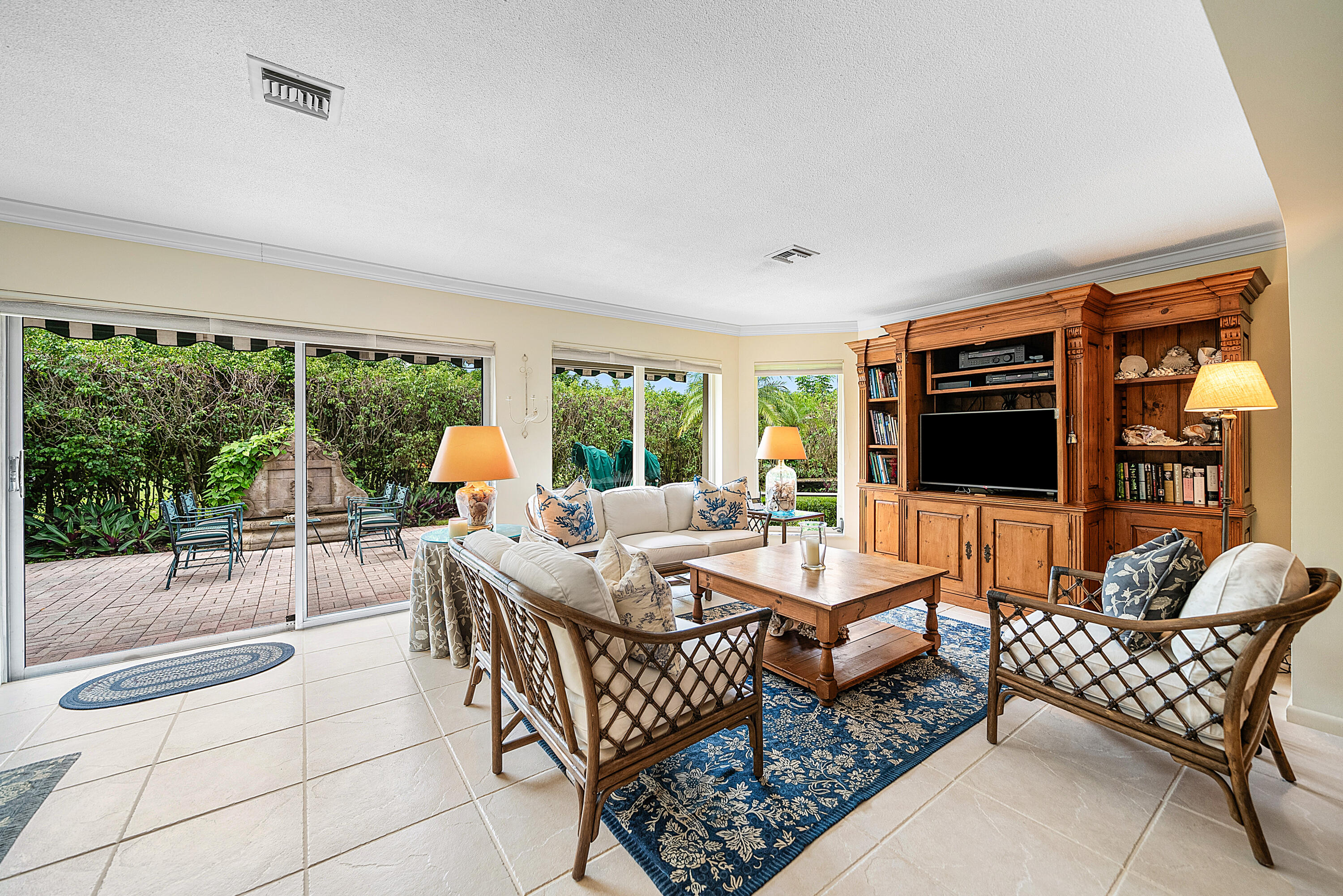 530 Forestview Drive Atlantis, FL 33462 - Photo 17 of 58 017-530ForestviewDrive-Atlantis-FL-33462