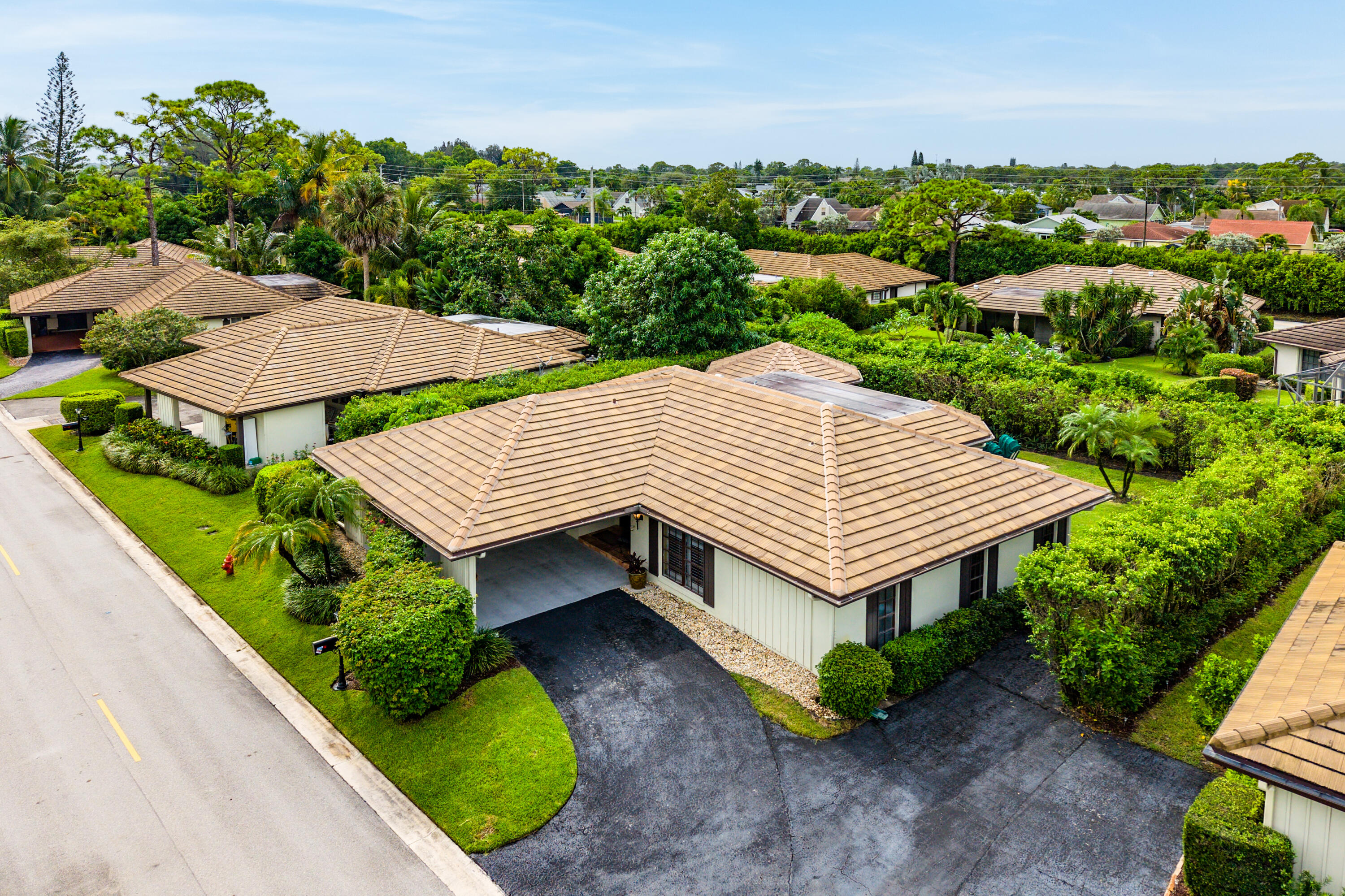 530 Forestview Drive Atlantis, FL 33462 - Photo 3 of 58 048-530ForestviewDrive-Atlantis-FL-33462