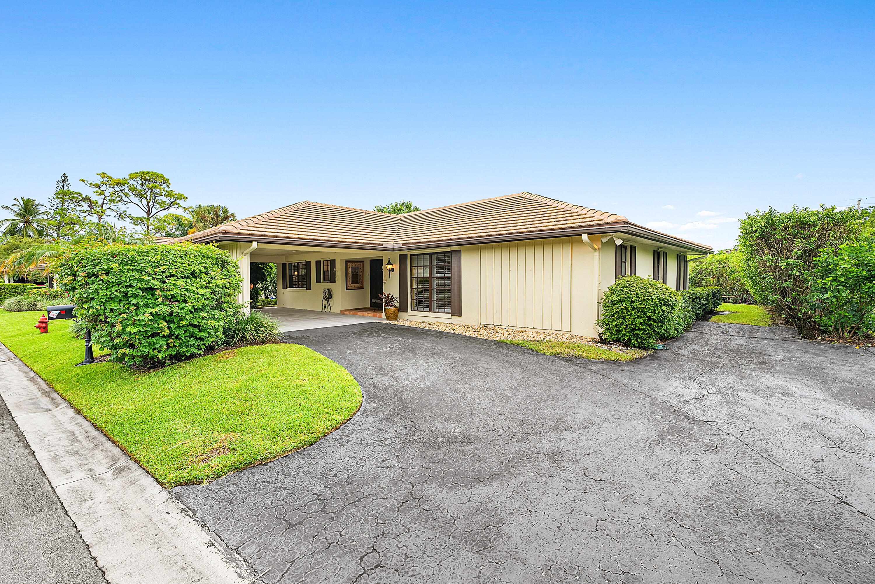 530 Forestview Drive Atlantis, FL 33462 - Photo 4 of 58 001-530ForestviewDrive-Atlantis-FL-33462