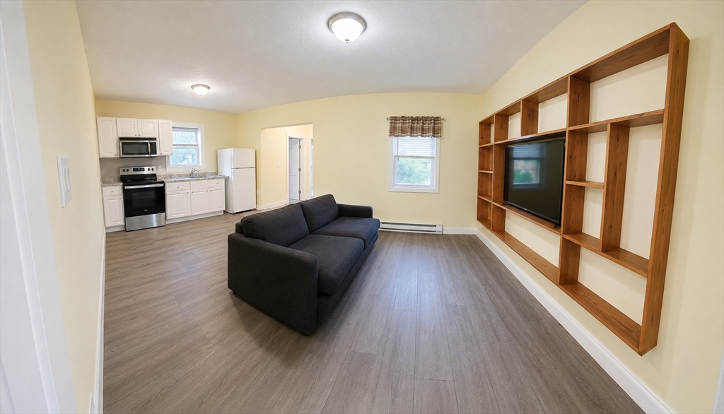 7 Cape Road, Unit B Mendon, MA 01756 - Photo 2 of 8