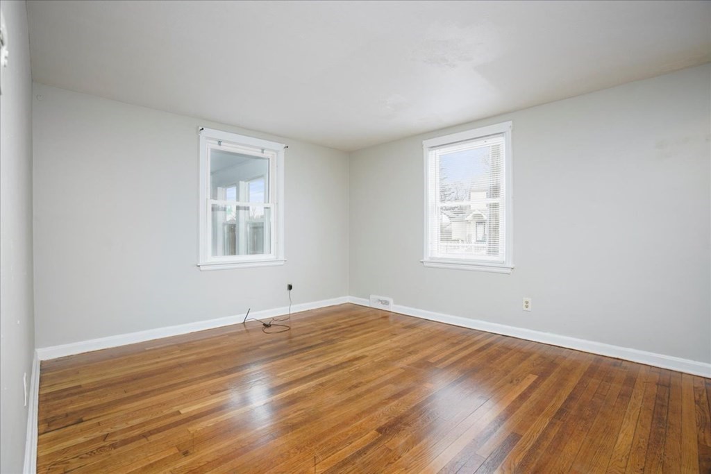396 Allen Street Springfield, MA 01118 - Photo 4 of 28