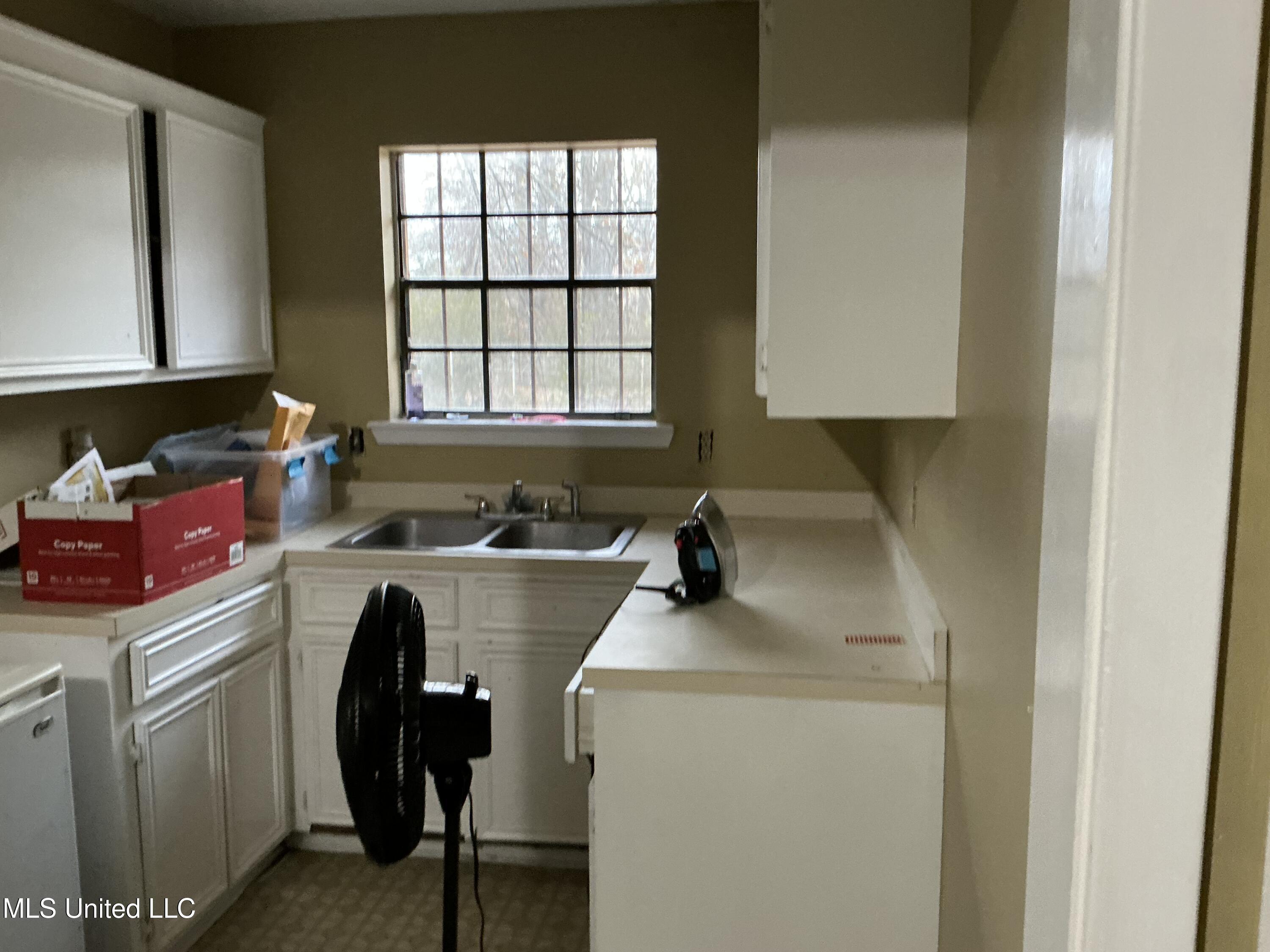 3952 Meadowlane Drive Jackson, MS 39206 - Photo 2 of 28 IMG_3208