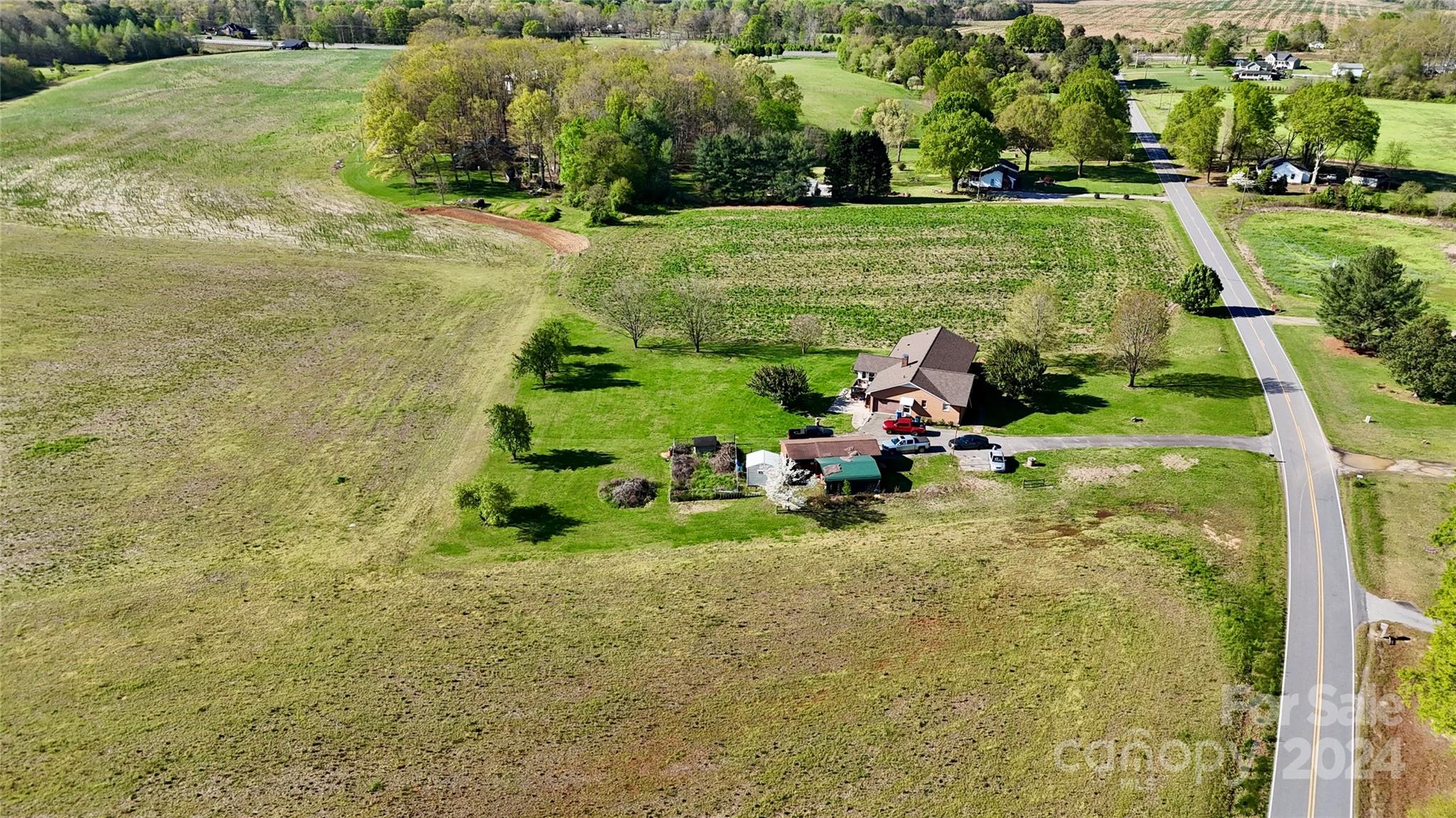 3657 Caldwell Road Newton, NC 28658 - Photo 3 of 22 Gallery Image 3