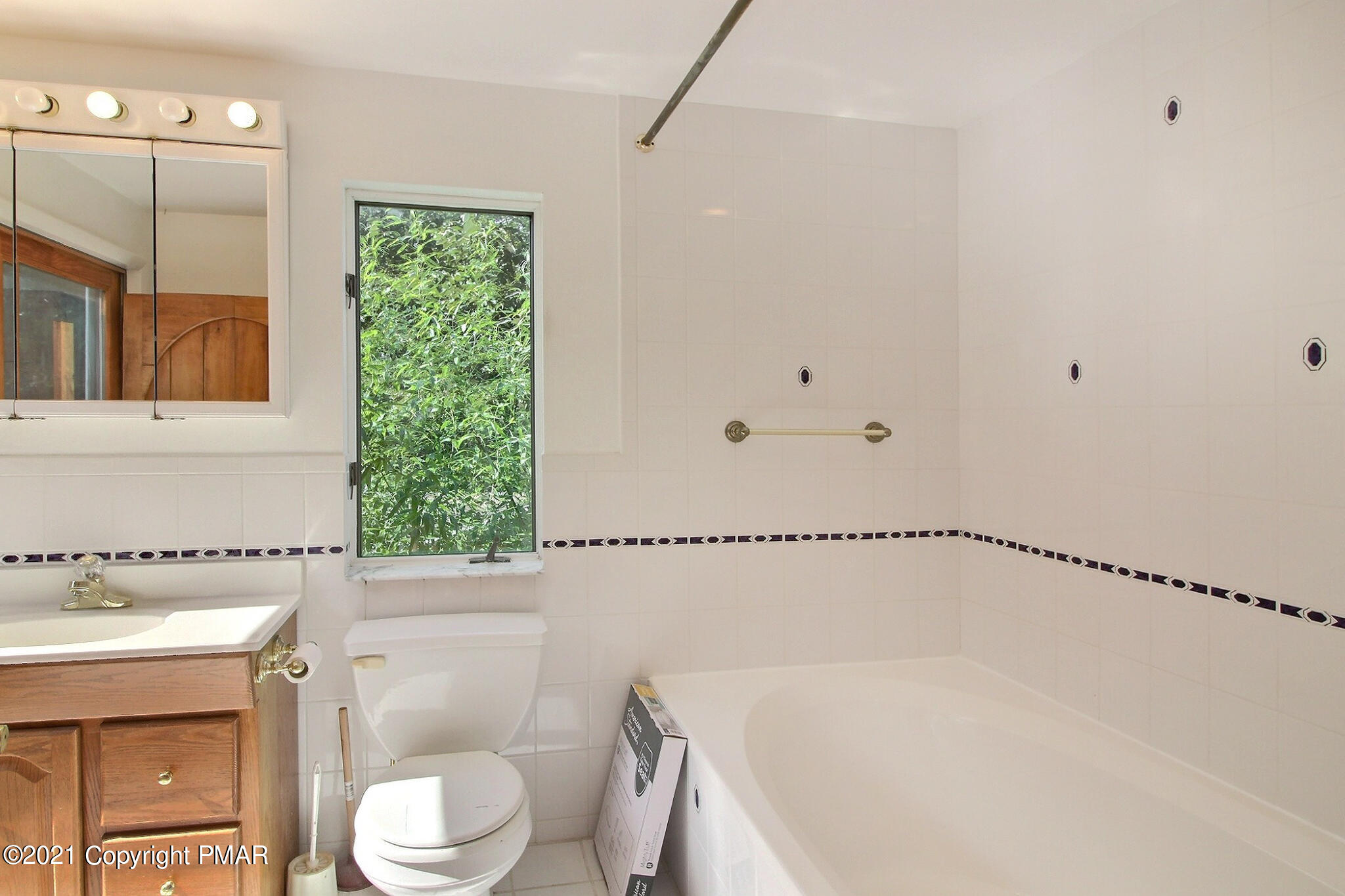 460 Reeders Run Road Stroudsburg, PA 18360 - Photo 17 of 77 Apt 1 - Master Bath