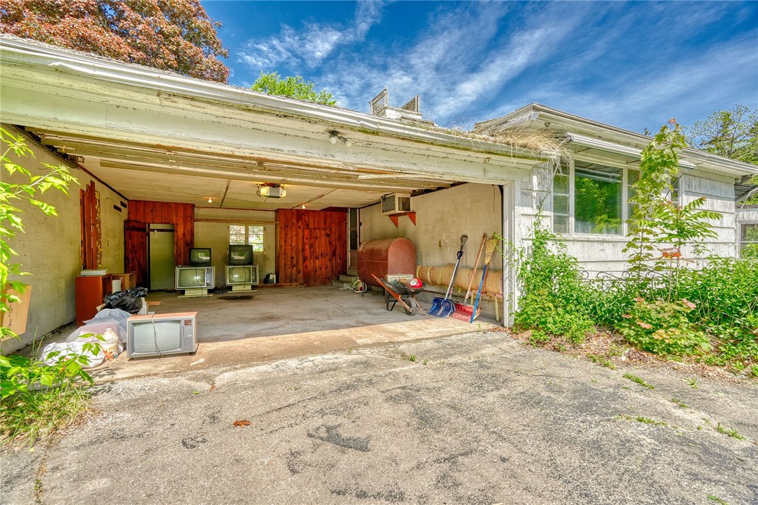 492 Drumm Road Webster, NY 14580 - Photo 39 of 48 ATTACHED GARAGE