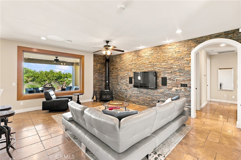 596 Red Cloud Road Paso Robles, CA 93446 - Photo 16 of 48 Great room