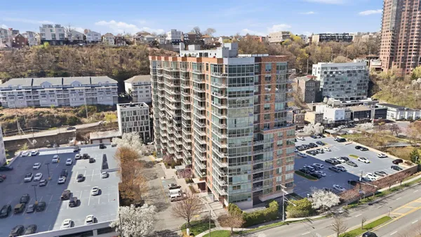 $899,000 | 1008 Hudson Park, Edgewater, NJ 07020