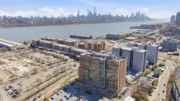 $899,000 | 1008 Hudson Park, Edgewater, NJ 07020