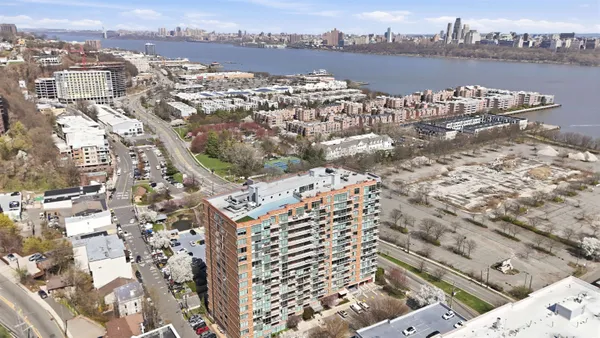 $899,000 | 1008 Hudson Park, Edgewater, NJ 07020