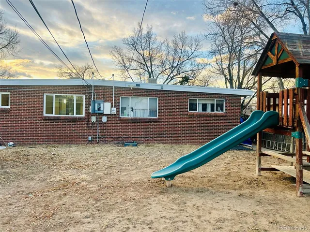 a view of house with backyard