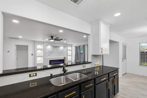 $2,800 | 15807 Sonoma Park Drive, Houston, TX 77049